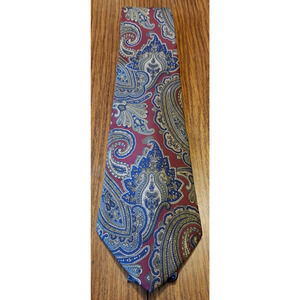 Trophy Club Mens Neck Tie Classic Red Paisley 100% Silk Made In USA